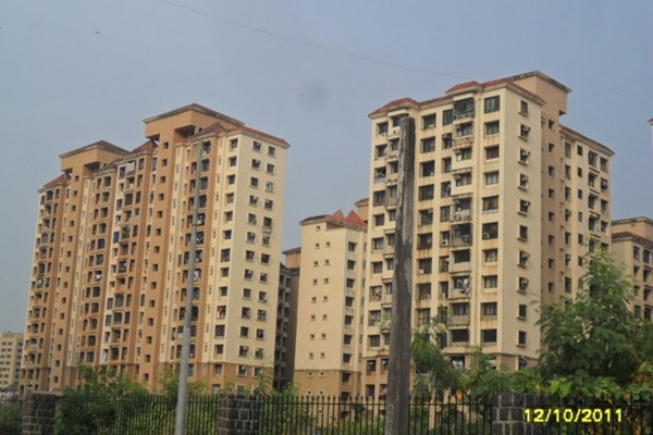 Flat on rent in Palm Court Complex, Malad West