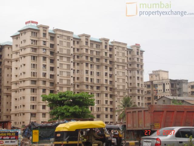 Flat on rent in Ackruti Niharika, Andheri East