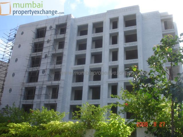 Flat on rent in Globe Heights, Goregaon East