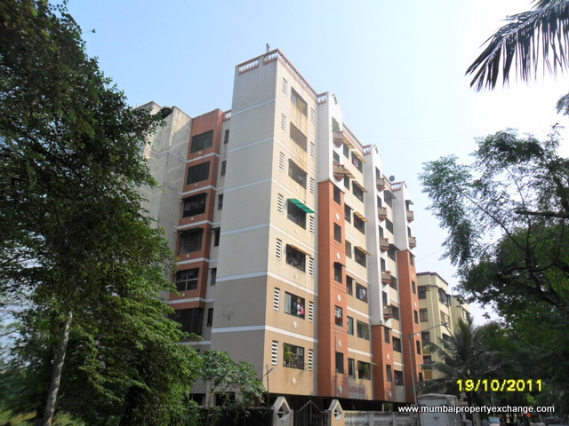 Flat on rent in Siddhatek, Kandivali West