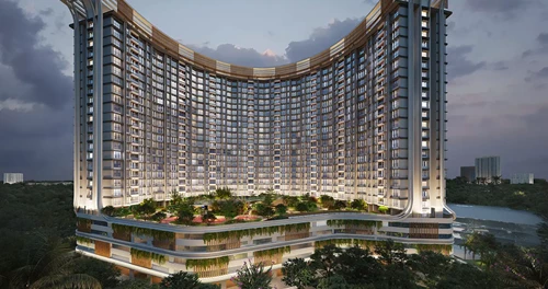 Queen's Necklace by Metro Group