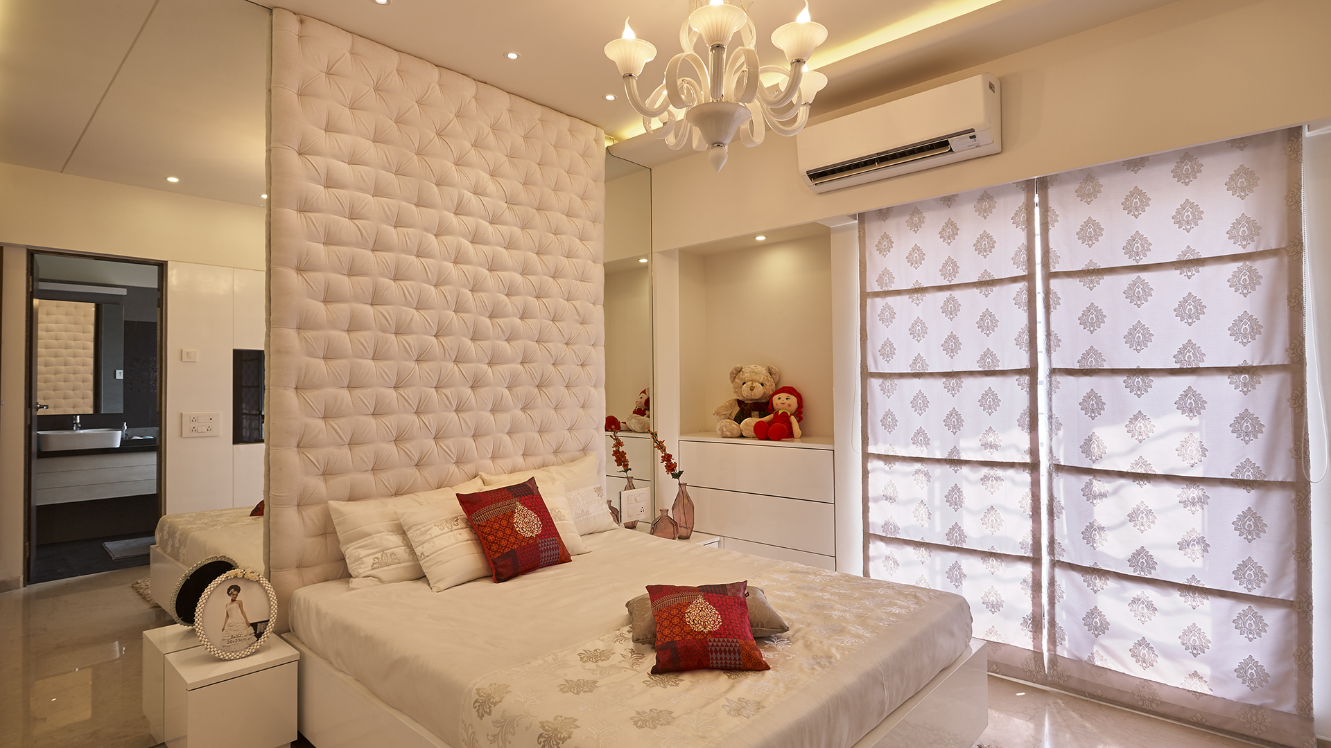 ACME Oasis Show Flat Image-2