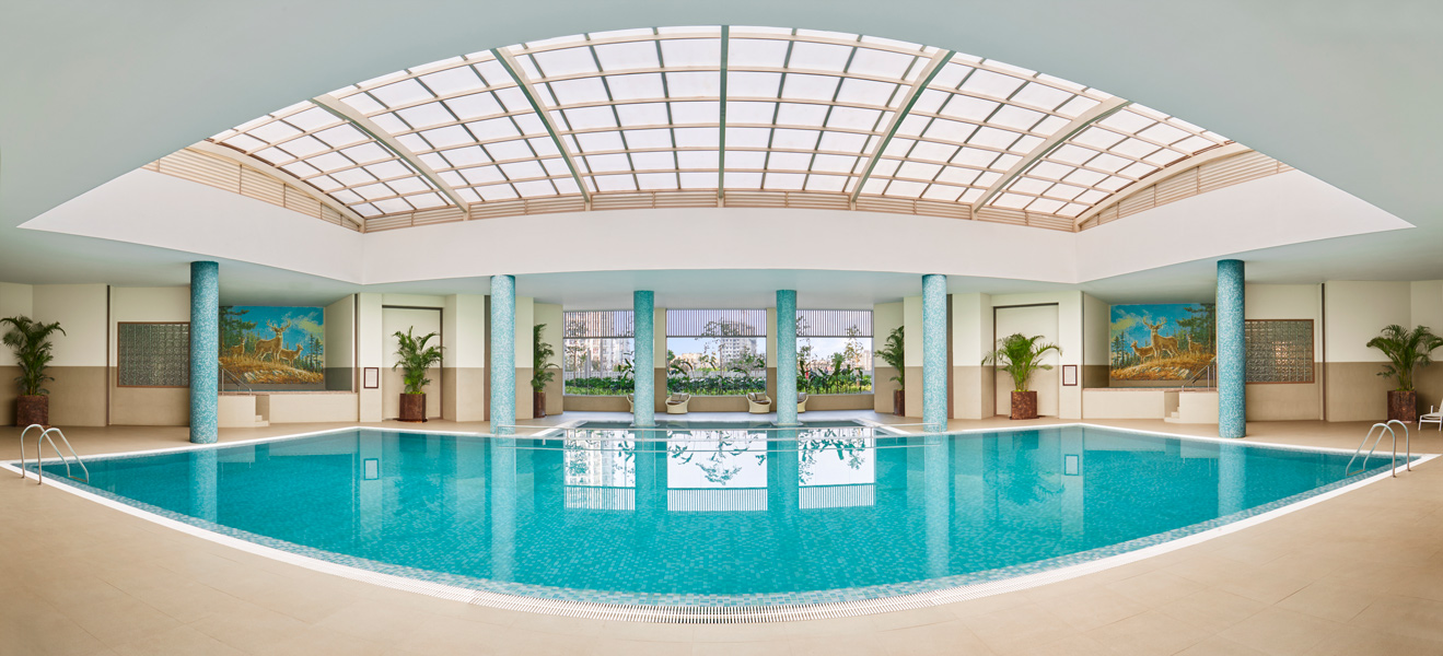 Ashford Royale Swimming Pool Image 2