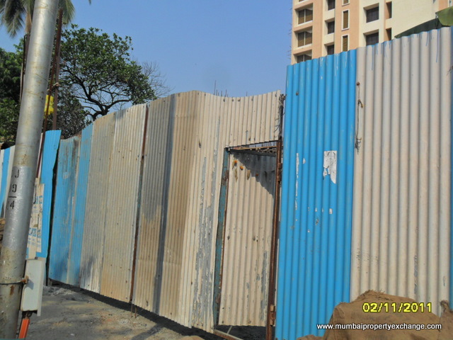 Flat on rent in Royal Crystal, Malad East