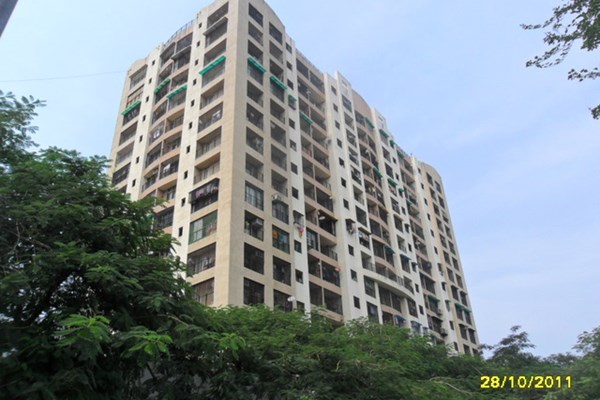 Flat for sale in Highland, Kandivali East