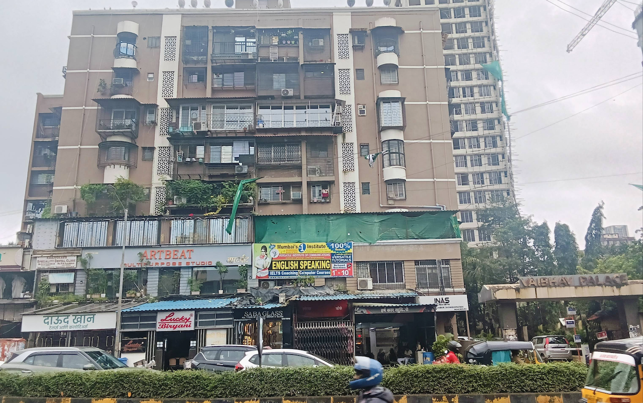 Office Semi-Furnished in Vaibhav Palace , Andheri West