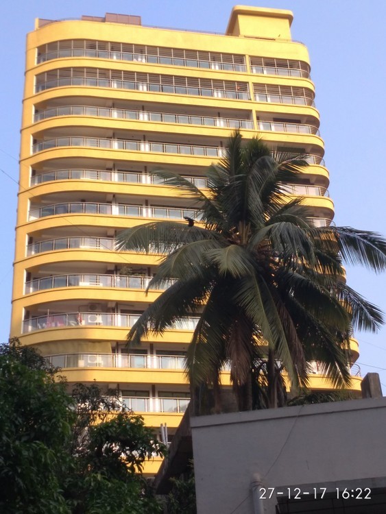4 Semi-Furnished in Skyper Tower , Bandra West