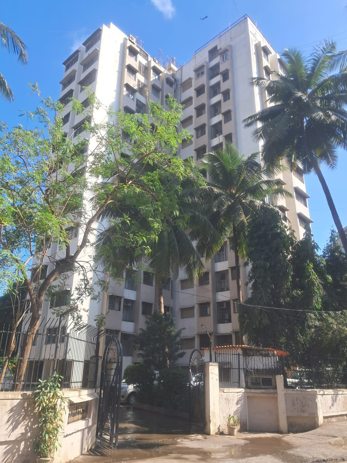 2 BHK Semi-Furnished in Jagat Vidya, Bandra East - Photo 2