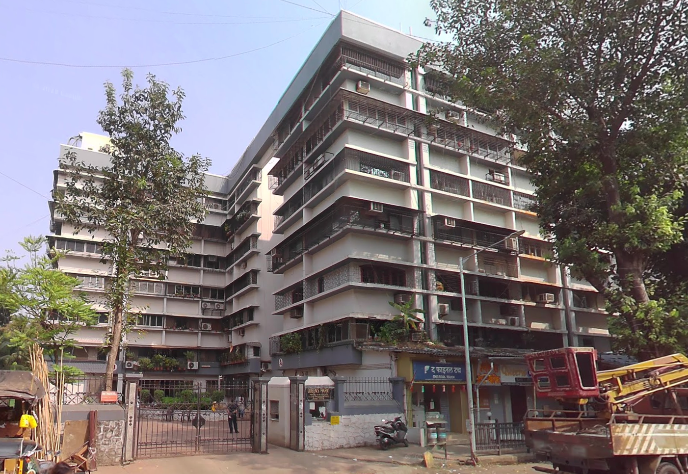 3 BHK Semi-Furnished in Queens Park, Juhu