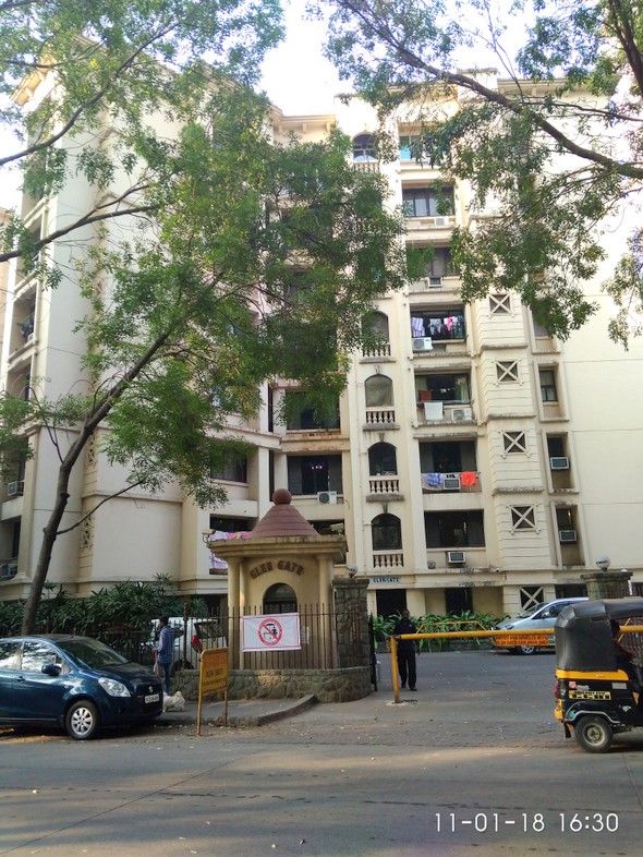 3 BHK Semi-Furnished in Glen Gate , Hiranandani Gardens Powai