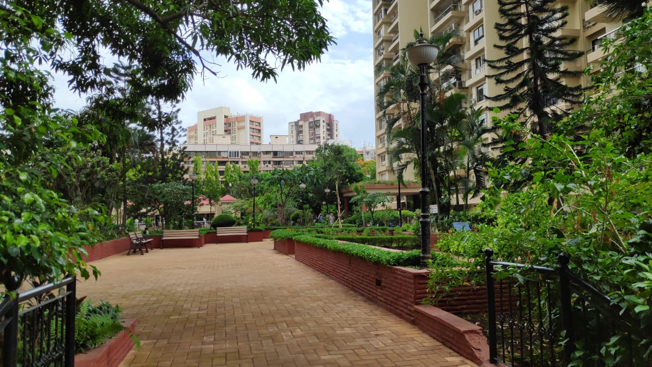 3 BHK Semi-Furnished in Green Acres, Andheri West - Photo 3