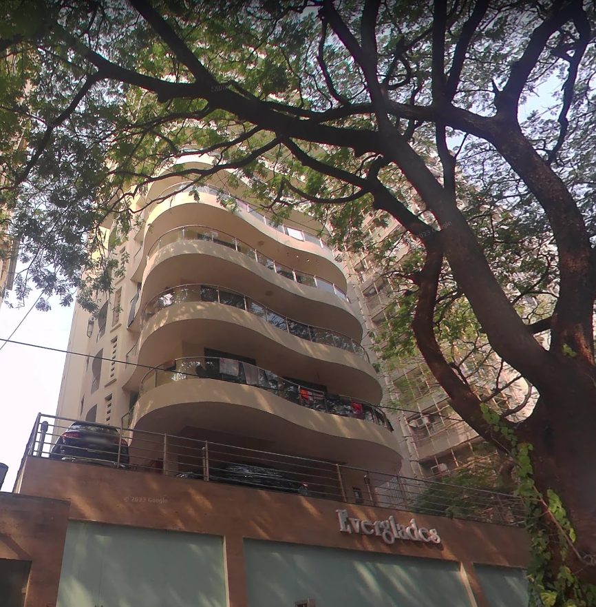 5 BHK Semi-Furnished in Ekta Everglades, Bandra West - Photo 2