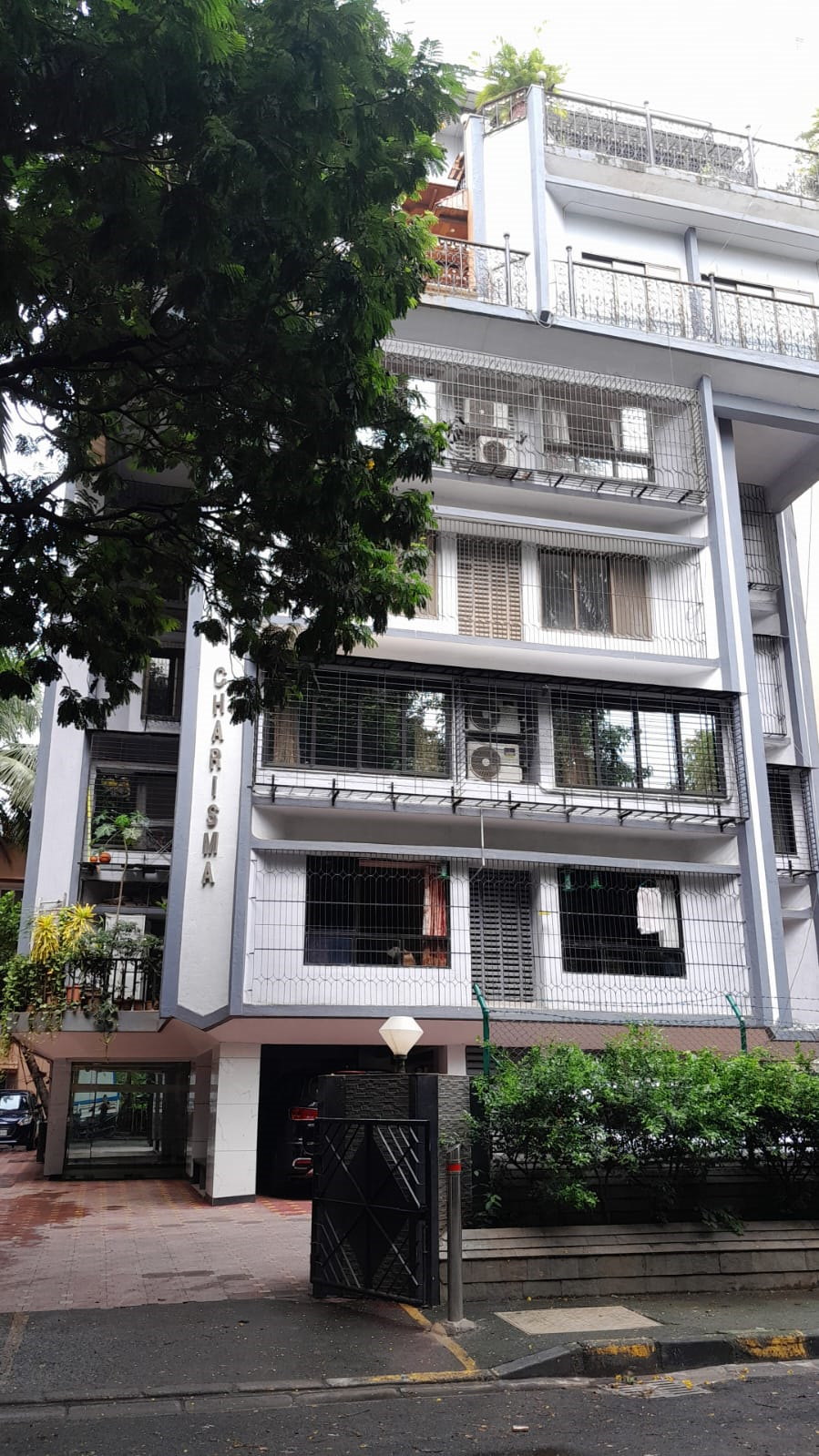 4 BHK Fully Furnished in Charisma, Bandra West