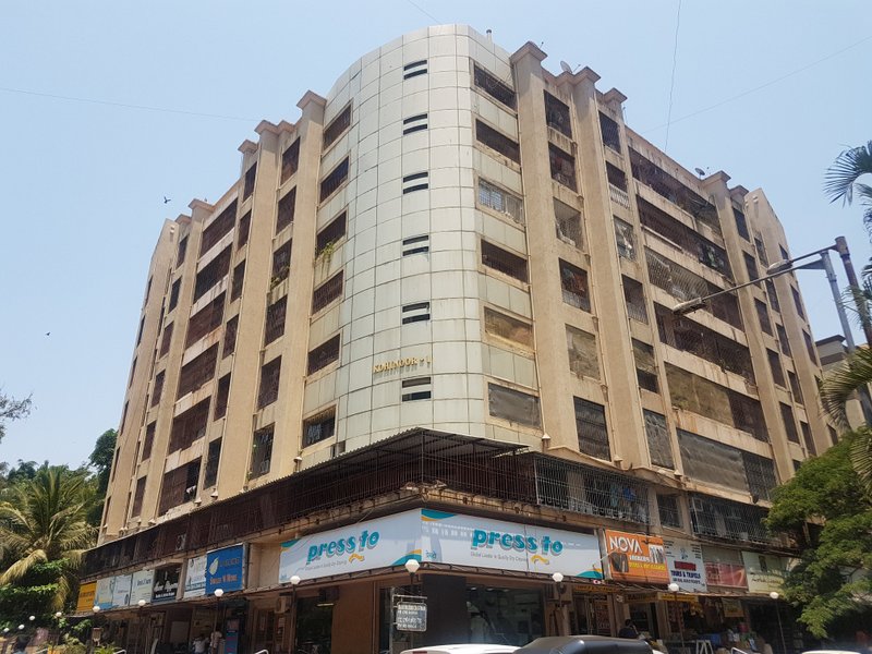 Shop Semi-Furnished in Kohinoor Apartment , Andheri West