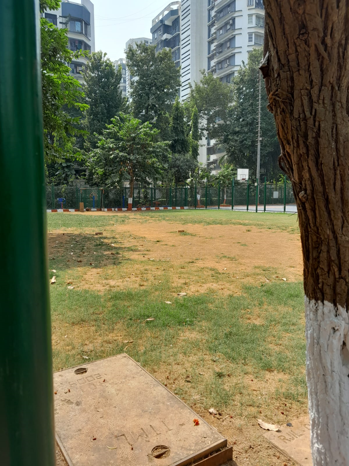 2 BHK Fully Furnished in Tarapore Garden, Andheri West - Photo 4