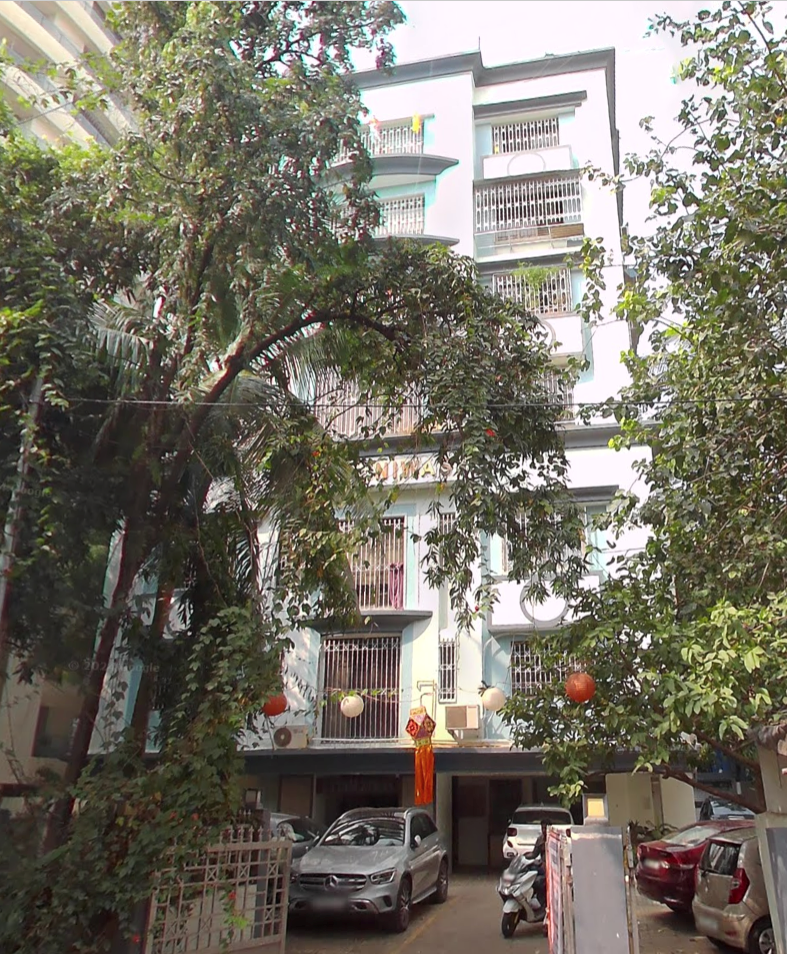 2 BHK in Uttam Niwas, Bandra West - Photo 2