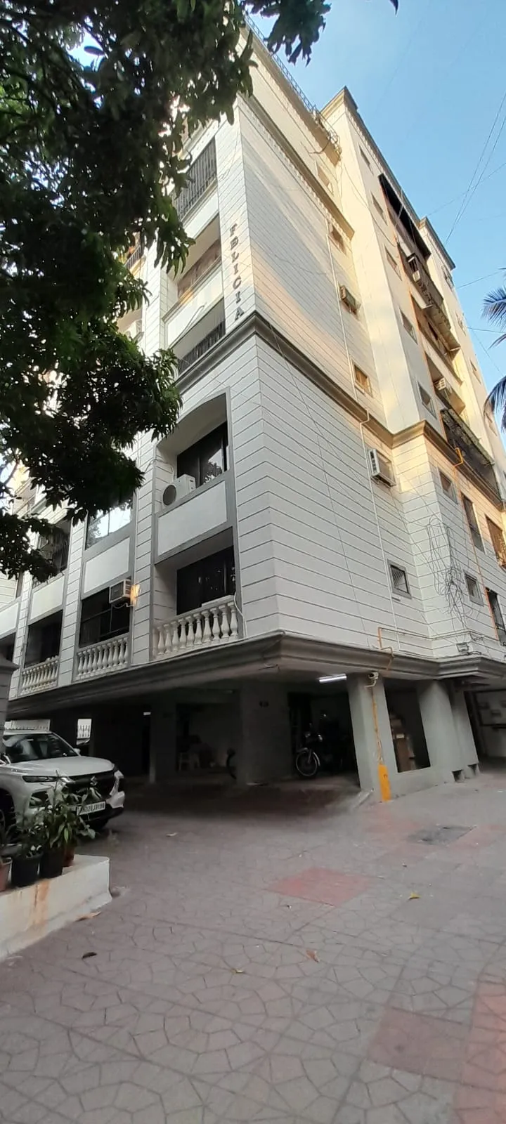 3 BHK Semi Furnished in Felicia, Bandra West