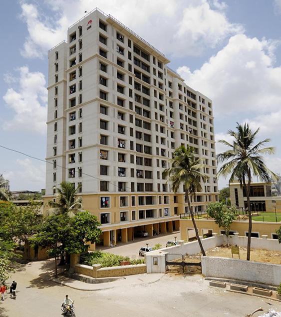 3 Semi-Furnished in Raheja Solitaire , Goregaon West