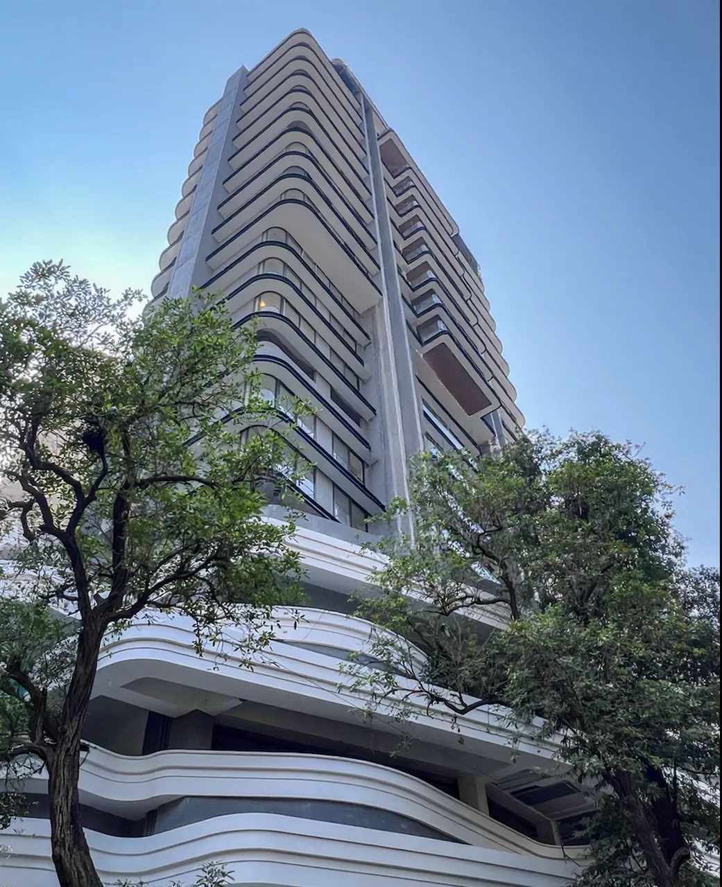 3 BHK Semi-Furnished in Evergreen , Bandra West