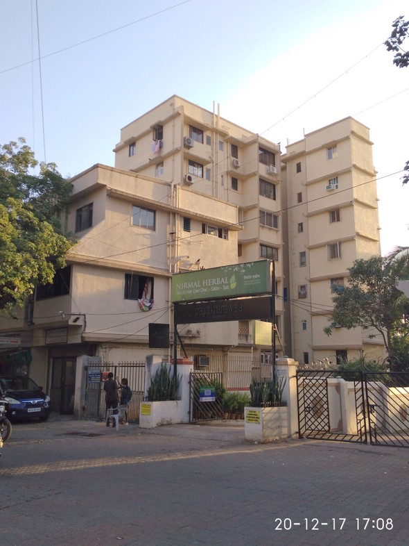 3 BHK Semi-Furnished in Beach View, Bandra West