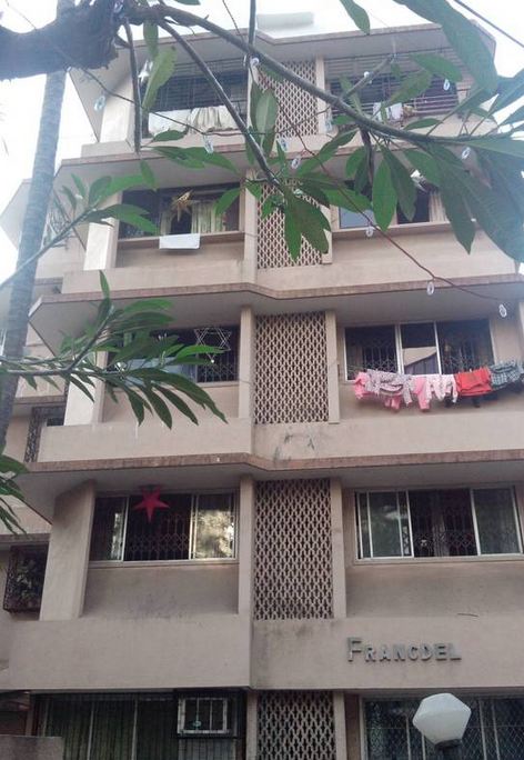 2 Semi-Furnished in Francdel , Bandra West