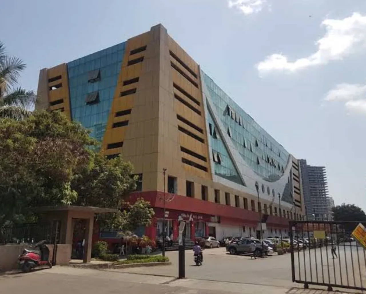 Office Semi-Furnished in Laxmi Industrial Estate , Andheri West