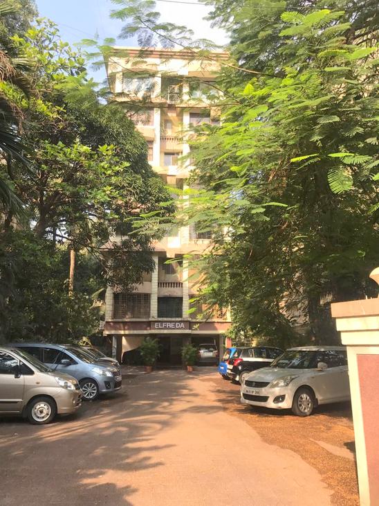 2 BHK in Elfreda, Bandra West - Photo 2