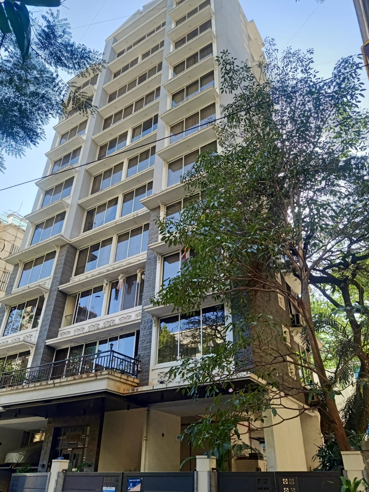 4 BHK Semi-Furnished in Lalani Fairmont, Khar West - Photo 2