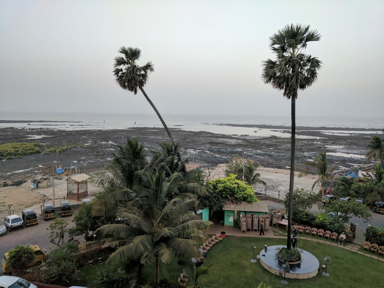 2 BHK Semi-Furnished in Dhaval Ganga, Bandra West - Photo 2