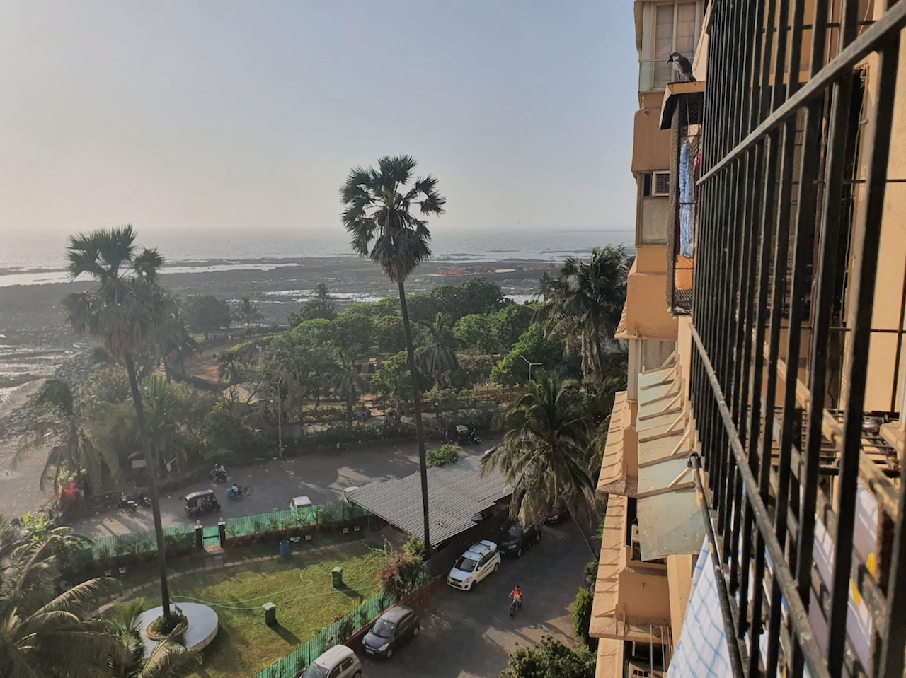 2 BHK Semi-Furnished in Dhaval Ganga, Bandra West - Photo 4