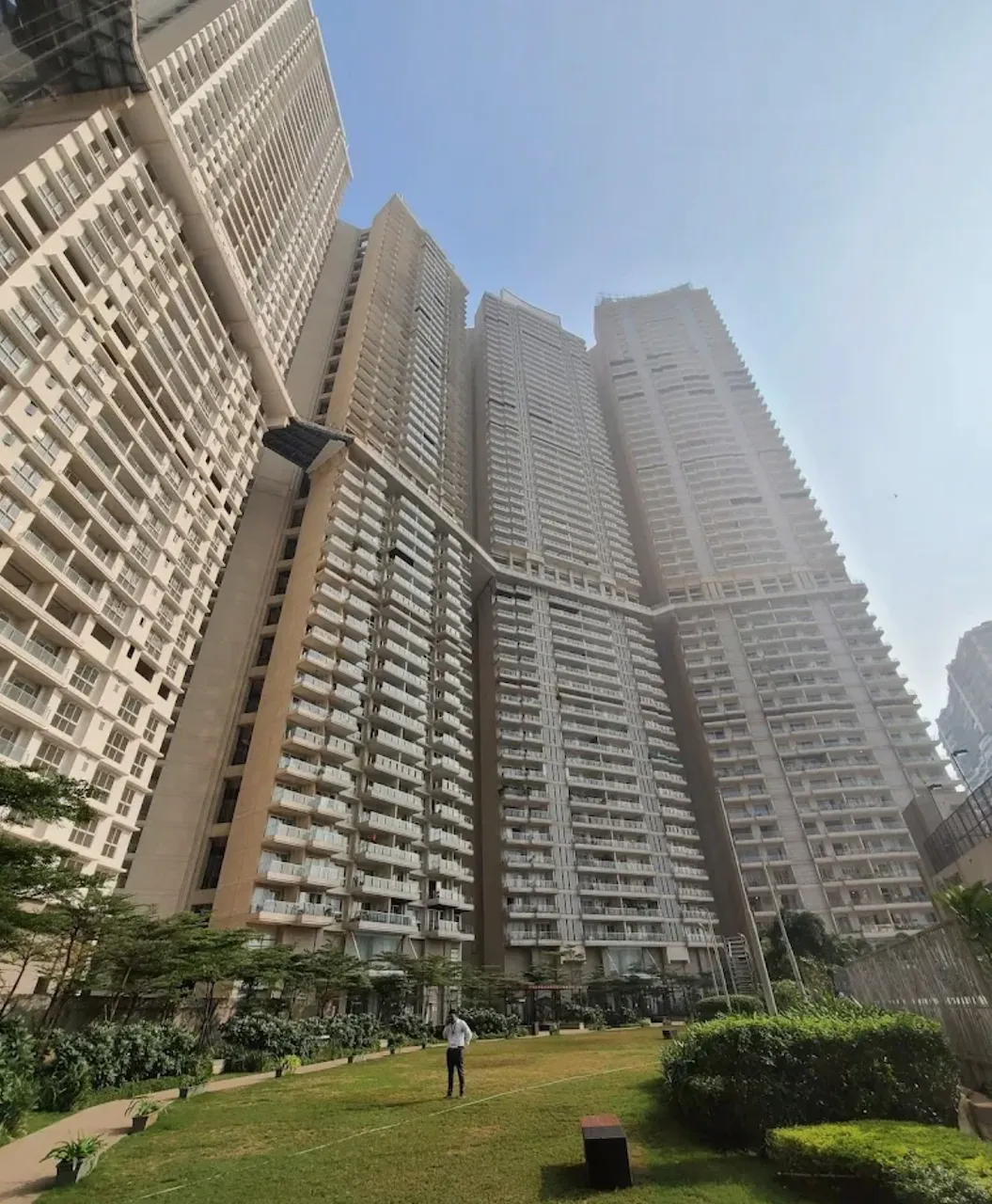 4 BHK in L&T Crescent Bay, Parel