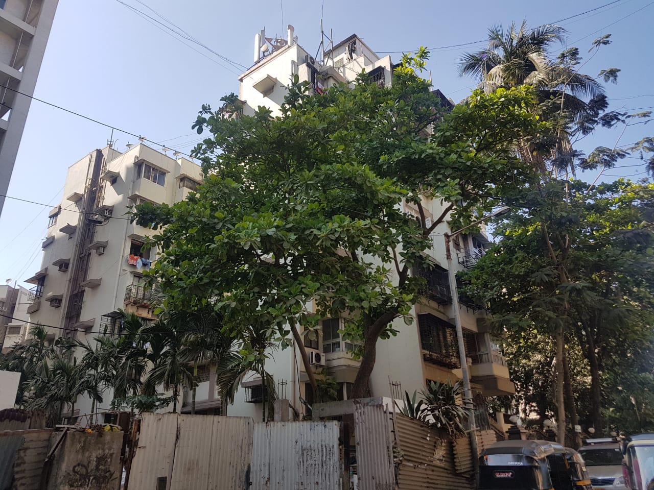 2 BHK Semi-Furnished in Ivory Tower , Juhu