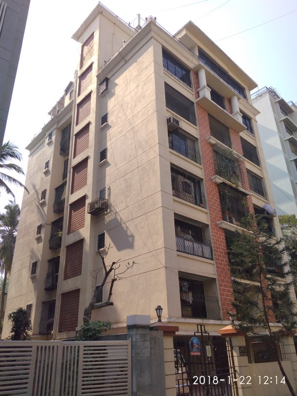 2 BHK Semi-Furnished in Orchid Glade, Santacruz West