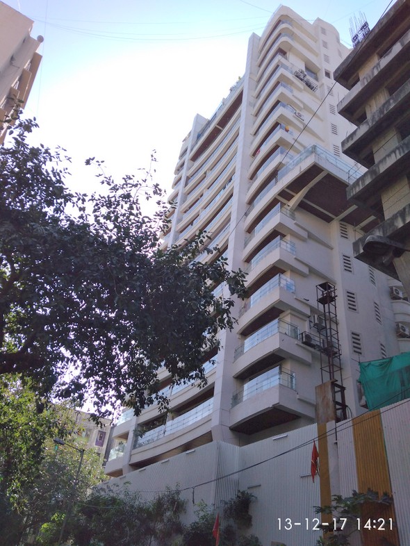 3 BHK Semi-Furnished in Dheeraj Celestial , Khar West