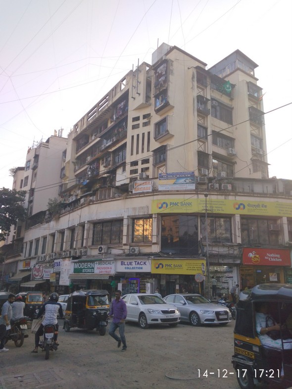1 Semi-Furnished in Dheeraj Arcade , Bandra West
