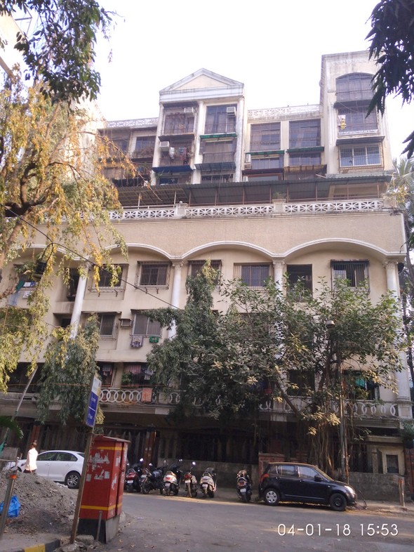 2 BHK in Murli Govind, Khar West