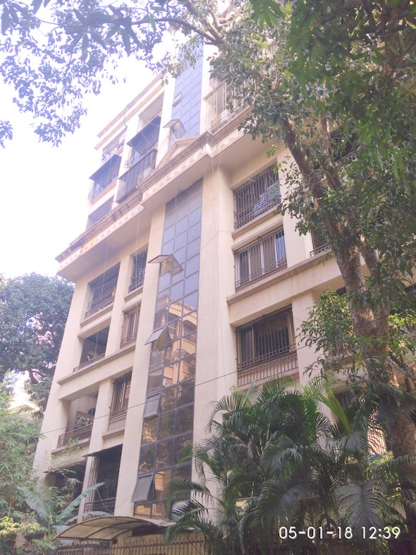 2 BHK Semi-Furnished in Sutrim, Khar West