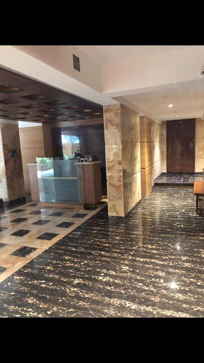 4 BHK Semi-Furnished in Grand Imperial, Khar West - Photo 2