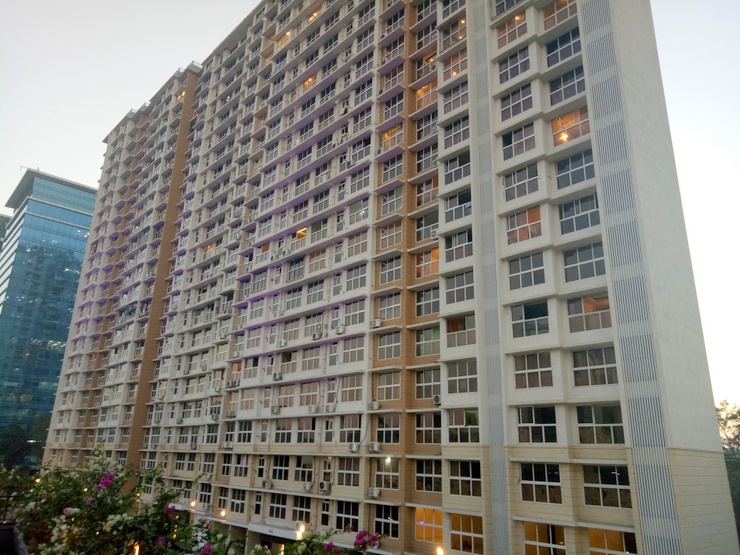2 Semi-Furnished in Raheja Ridgewood , Goregaon East