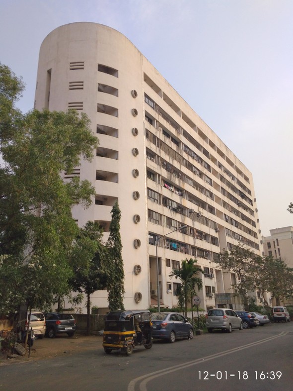 2 BHK Semi-Furnished in Lake Side , Powai