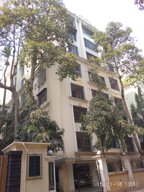 2 BHK Semi-Furnished in Sangeeta , Santacruz West