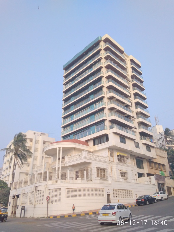 2 BHK Semi-Furnished in RAHEJA RESIDENCY , Malad East