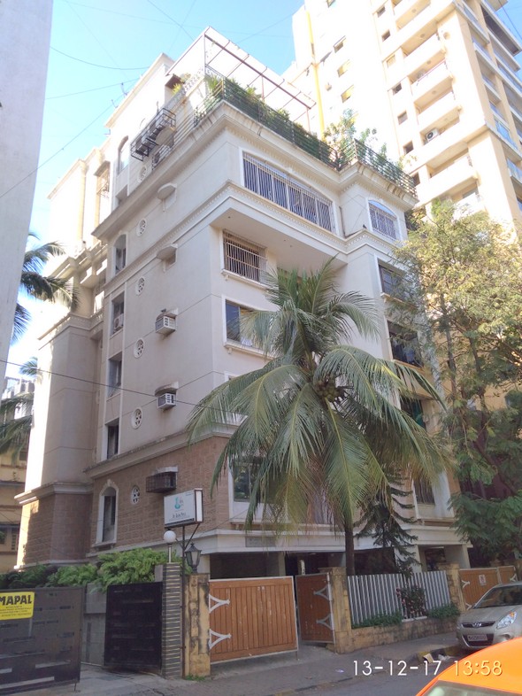 Office Furnished in Empressa , Khar West