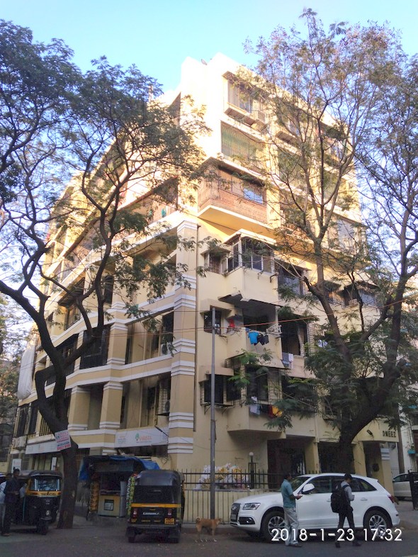3 BHK Fully Furnished in Omeez, Santacruz West