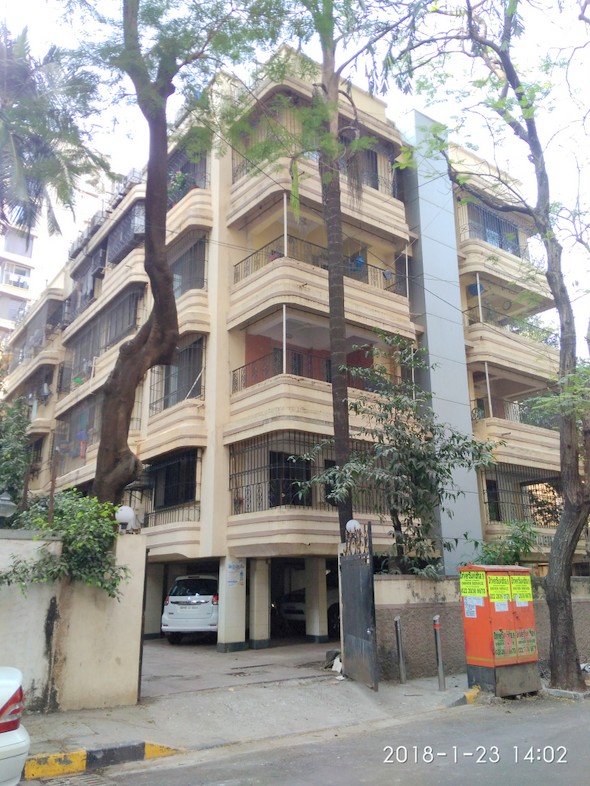 3 BHK Semi-Furnished in Saurabh , Santacruz West