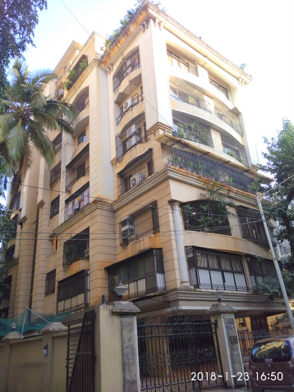 2 BHK Semi-Furnished in Tagore Avenue, Santacruz West