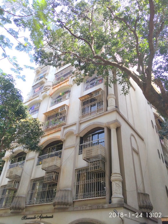 3 BHK Semi-Furnished in Manmandir, Santacruz West