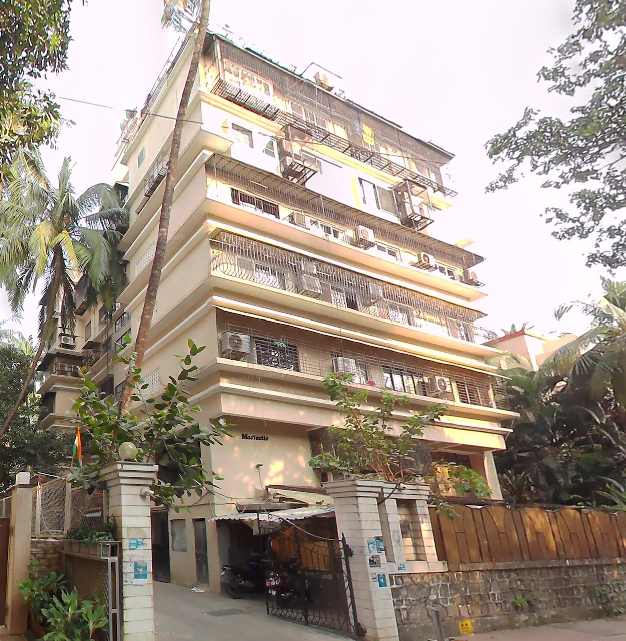 1 BHK Semi-Furnished in Marinette , Bandra West