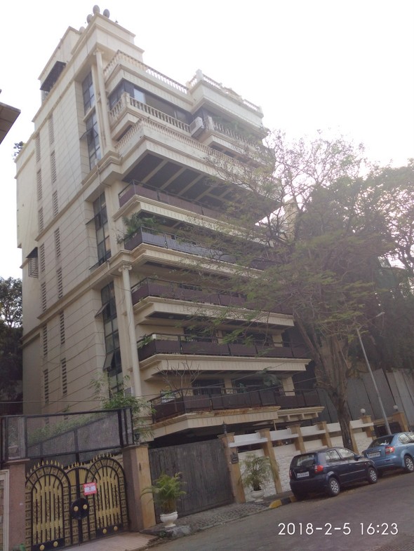 3 BHK Semi-Furnished in Anand Mansion, Juhu