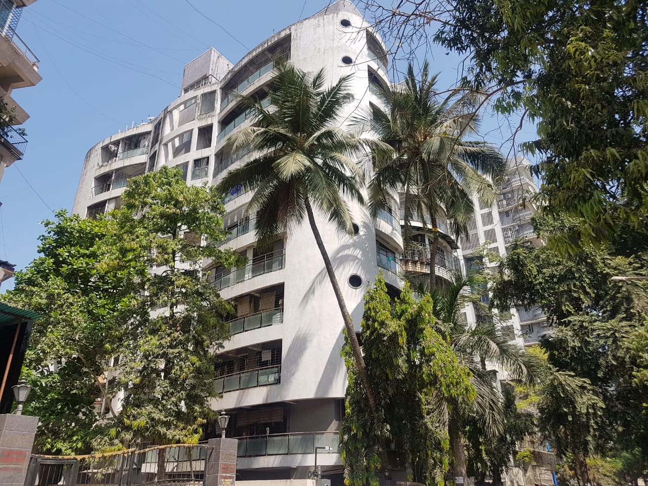 2 BHK Fully Furnished in Suhas, Juhu - Photo 1